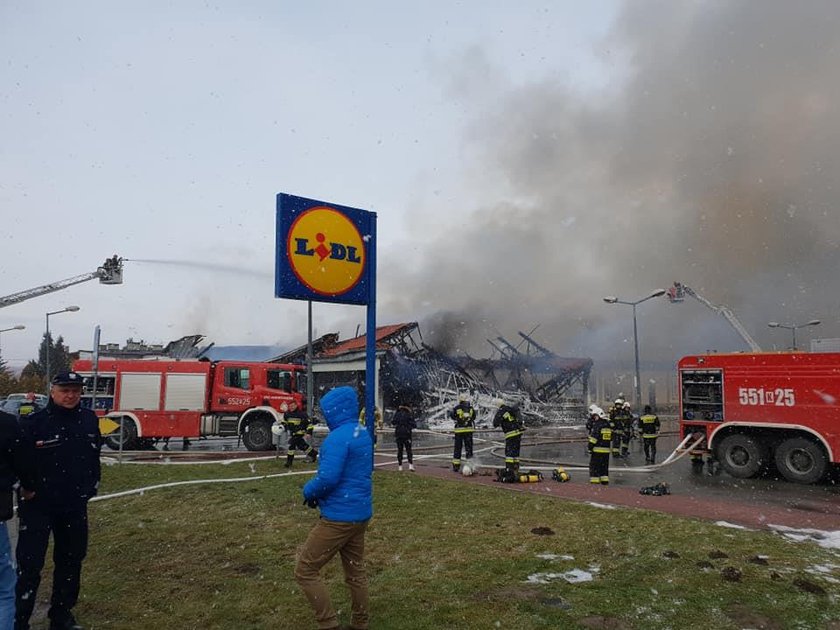 Pożar sklepu Lidl w Wadowicach. Ewakuowano klientów