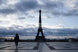 W Paryżu zakaz ruchu pojazdów mających więcej niż 15 lat