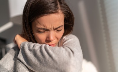 Jedna na dziesięć osób odczuwa skutki Covid-19 jeszcze po 8 miesiącach [BADANIE]