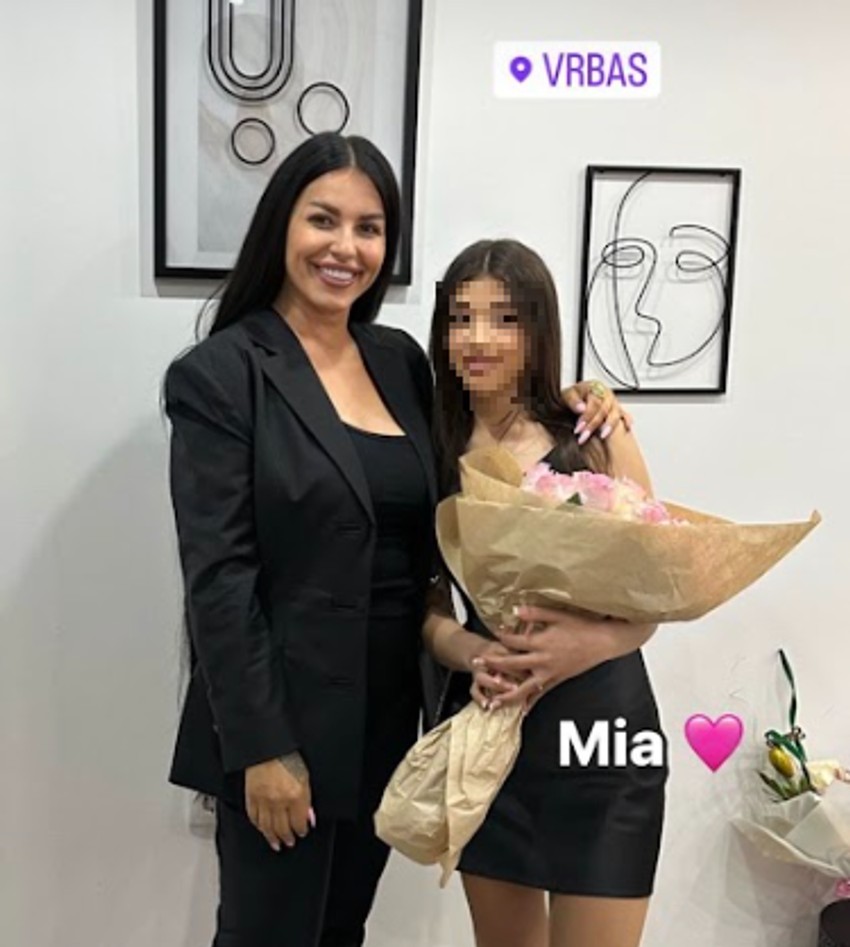 Seka Aleksić posetila devojčicu Miu i bila njena pratilja na maturi