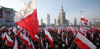 Spalił niemiecką flagę. Na marsz przyszedł w takich butach... [ZDJĘCIA]