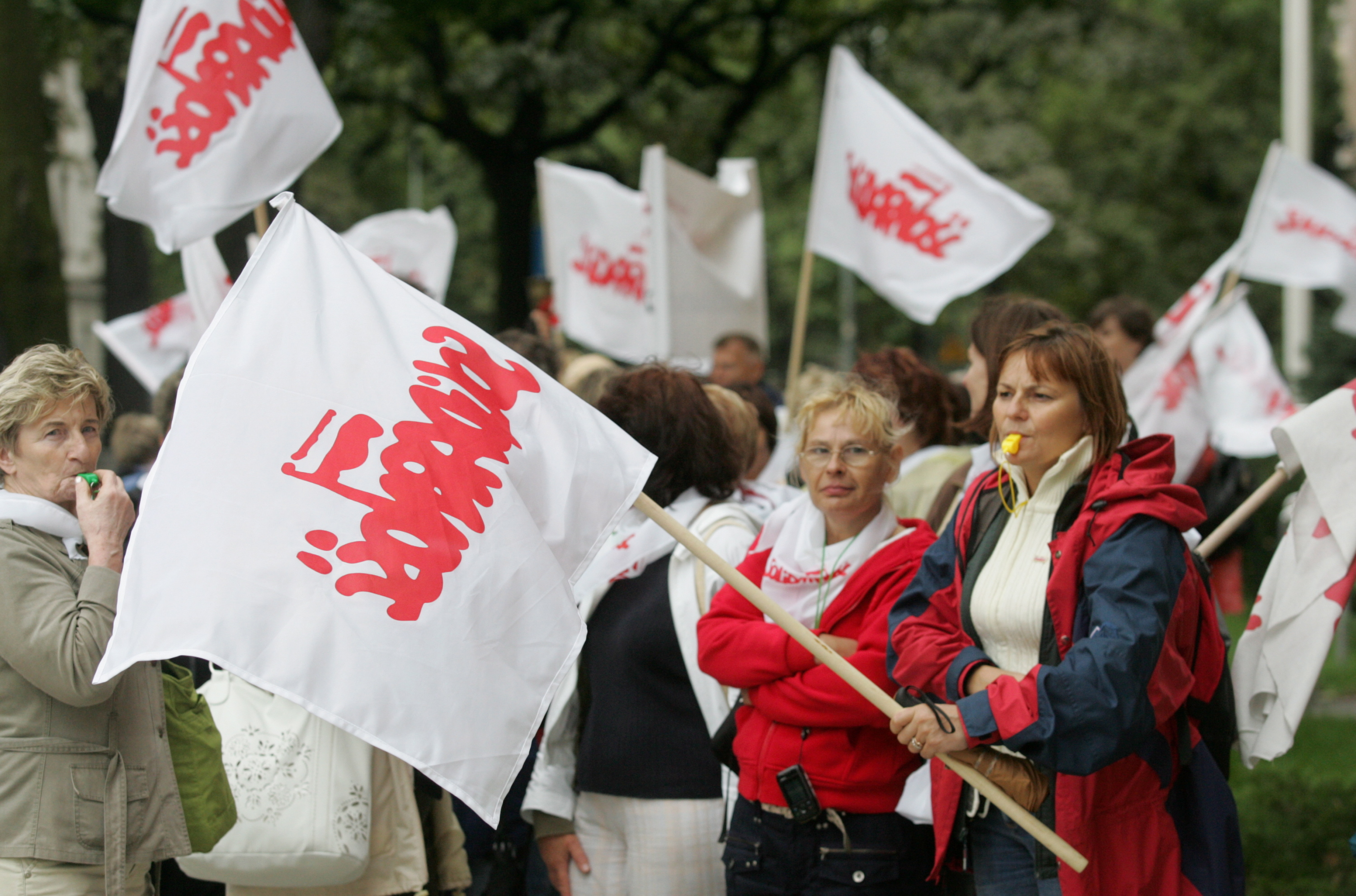 Nauczyciele protestują w całej Polsce: chodzi o pensje i nadgodziny