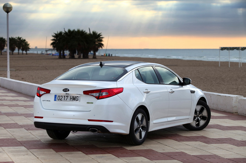 Kia Optima Hybrid poszerza ofertę