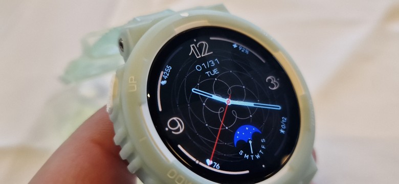 Amazfit Active Edge do kupienia w Polsce. Ile kosztuje i co potrafi? [PREMIERA]