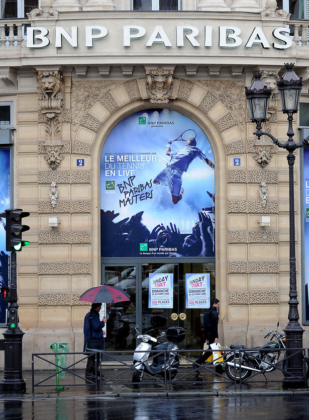 Francuski bank także wspierał kredytami kraje Europy wschodniej. Fot. Bloomberg