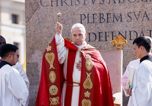 Papa Lav na Trgu Svetog Petra u Vatikanu