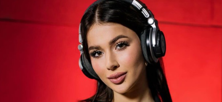 Roxie Węgiel pochwaliła się nową pracą i dekoltem. "Strasznie mnie denerwuje…"