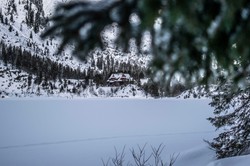 Szokujące zachowanie turystów nad Morskim Okiem. Nagranie obiegło sieć [WIDEO]