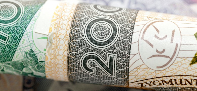 Do Polski trafia mniej pieniędzy od emigrantów
