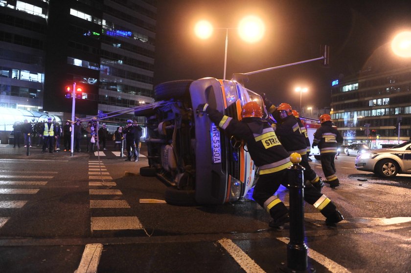 Ford uderzył w ambulans transportujący krew