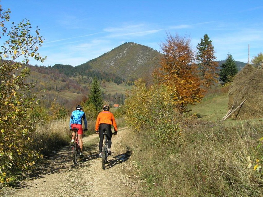 Turistima je za razgledanje planinskog predela na raspolaganju i vožnja biciklom
