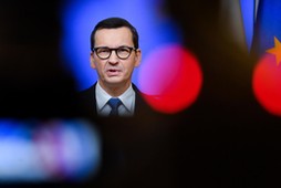  Premier Mateusz Morawiecki podczas konferencji prasowej po zakończeniu szczytu Rady Europejskiej w Brukseli,