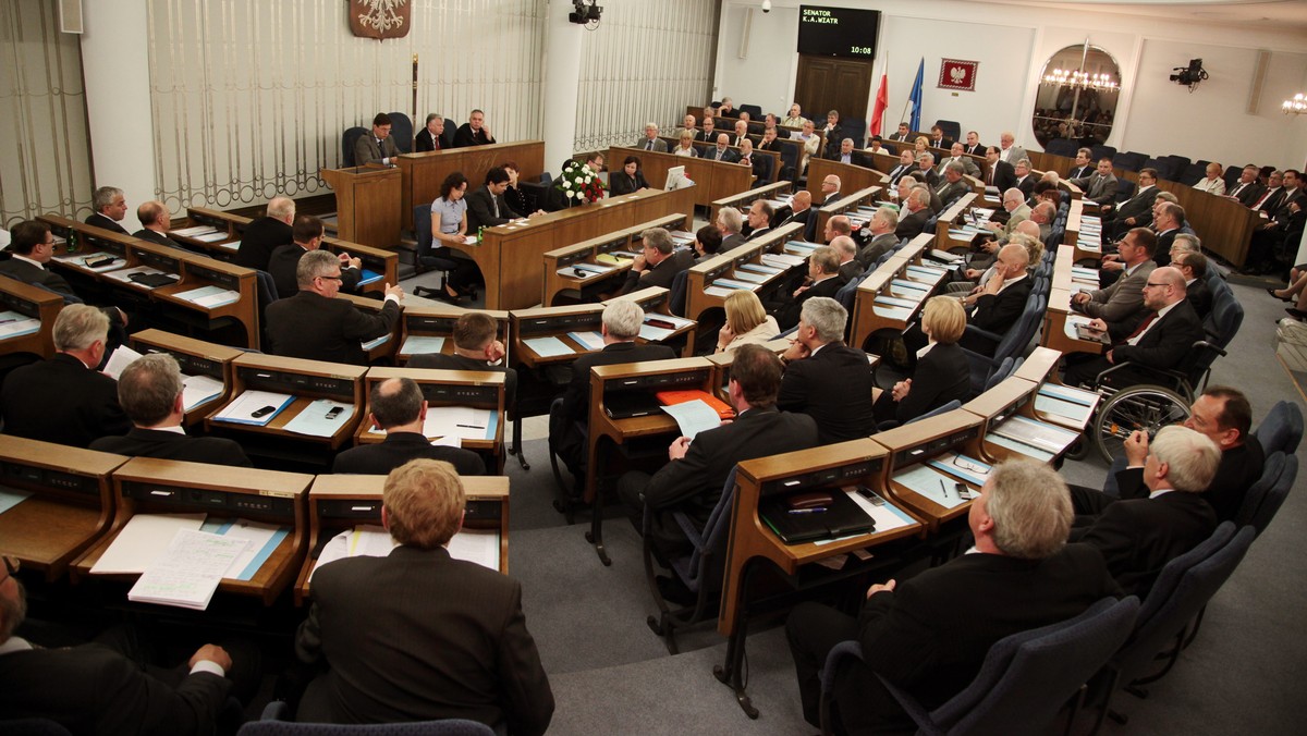 Senat nie zgłosił poprawek i przyjął projekt ustawy o emeryturach z Funduszu Ubezpieczeń Społecznych, która wydłuża wiek emerytalny do 67. roku życia. Za przyjęciem głosowało 63 senatorów, przeciw było 31 z nich.