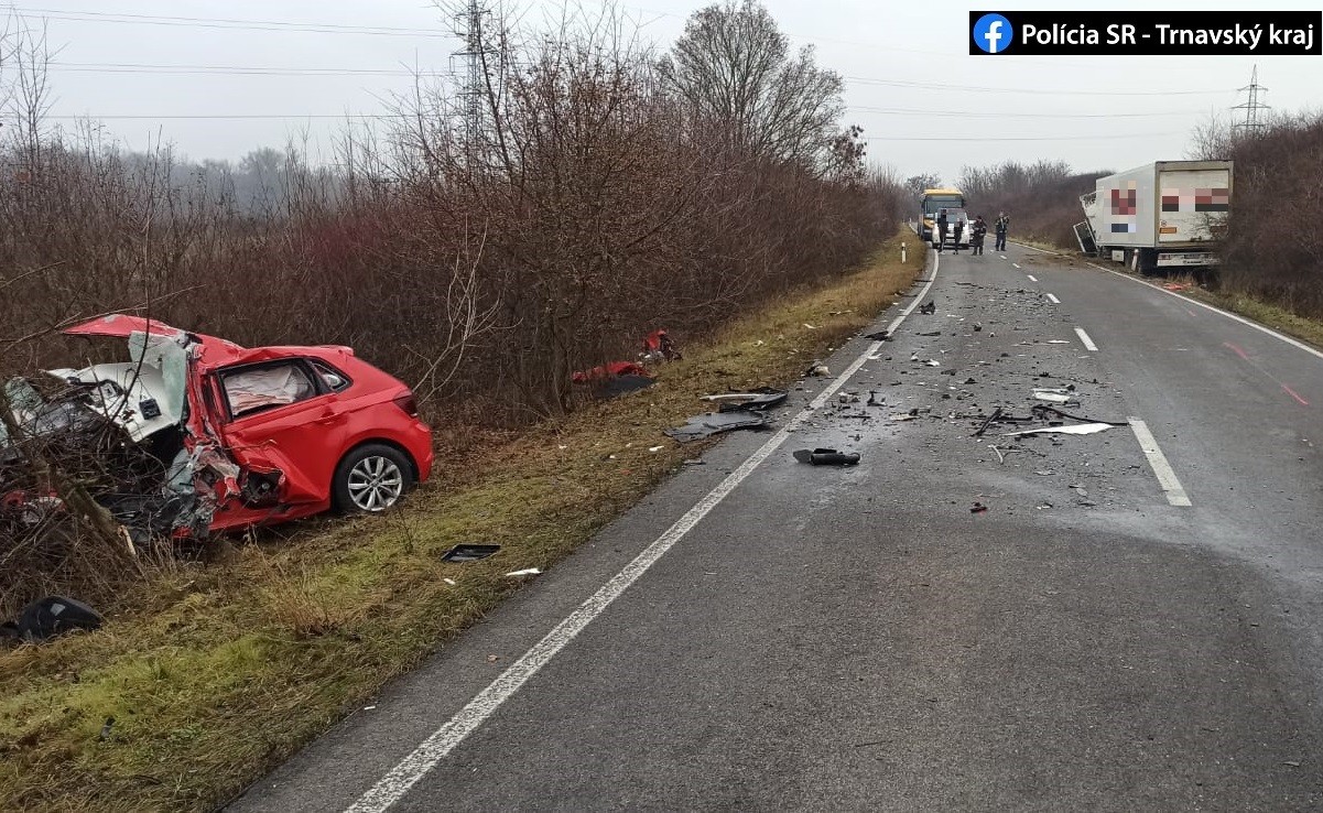 Pri náraze utrpela mladá žena zranenia, ktorým na mieste podľahla