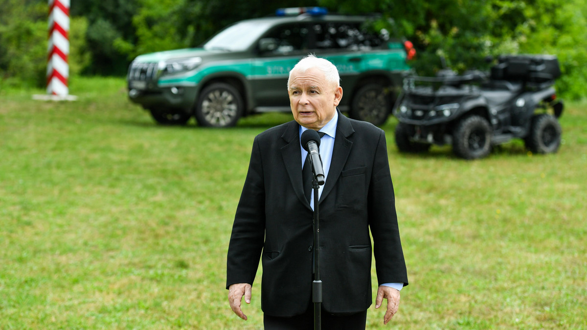 Kaczyński zapowiada rozbudowę zapory na granicy. Dostało się Tuskowi 
