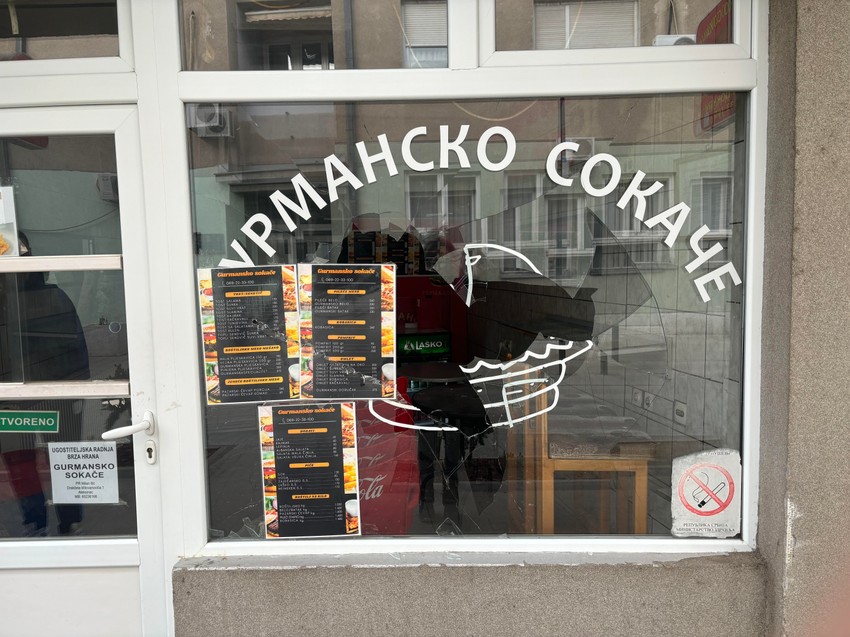 Zabrinuti građani Aleksinca fotografisali su polomljene izloge