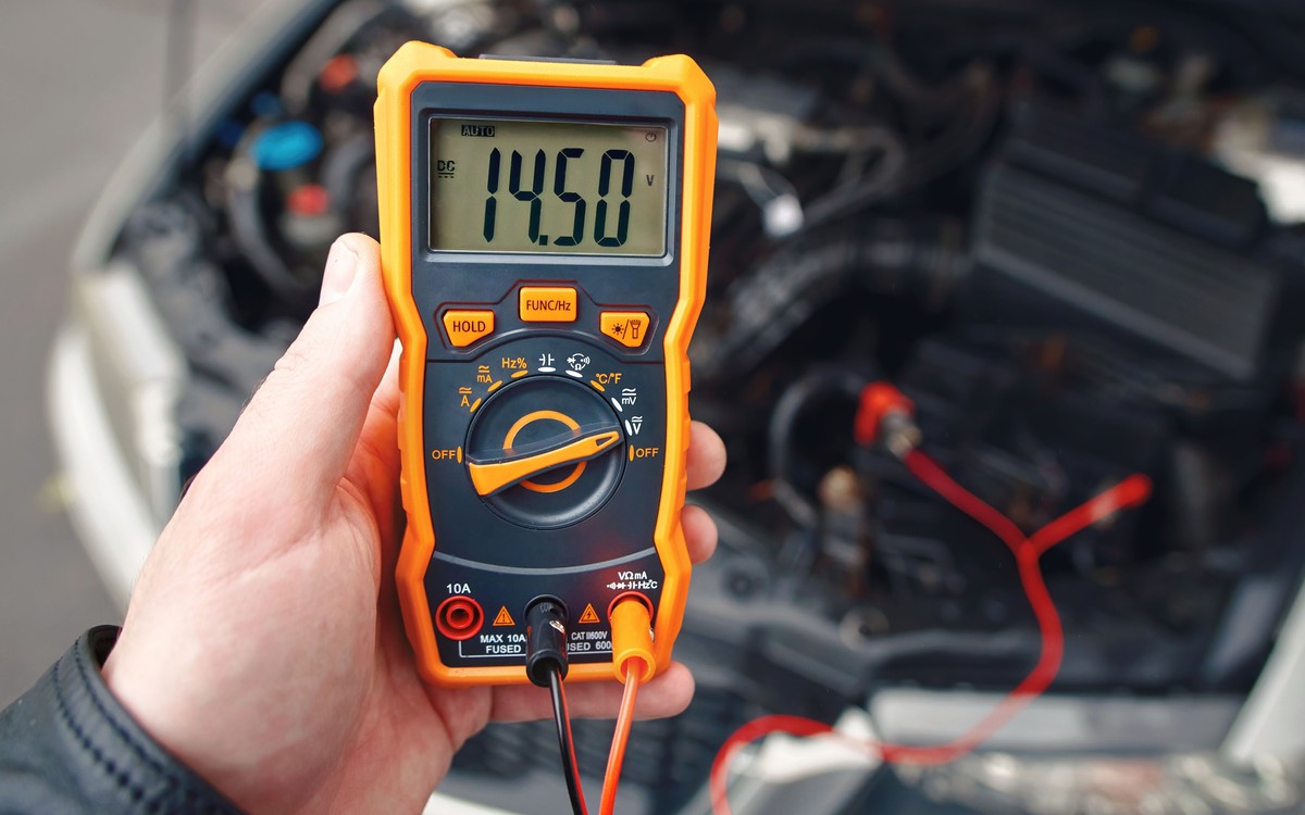 Pierwsze poranne przymrozki weryfikują jakość akumulatora. Wielu kierowców czeka rozczarowanie