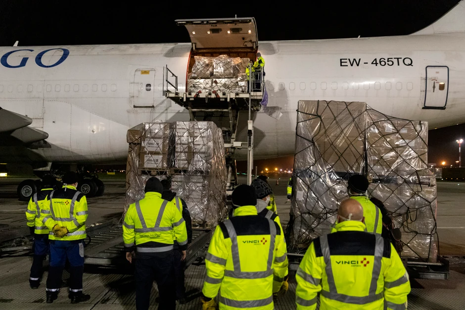 Avion koji je nosio pomoć sačekala je premijerka Ana Brnabić