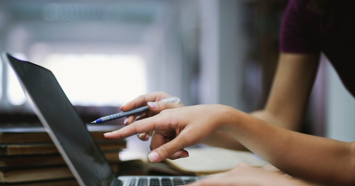 Does OneNote automatically save? How to use the Microsoft app's sync ...