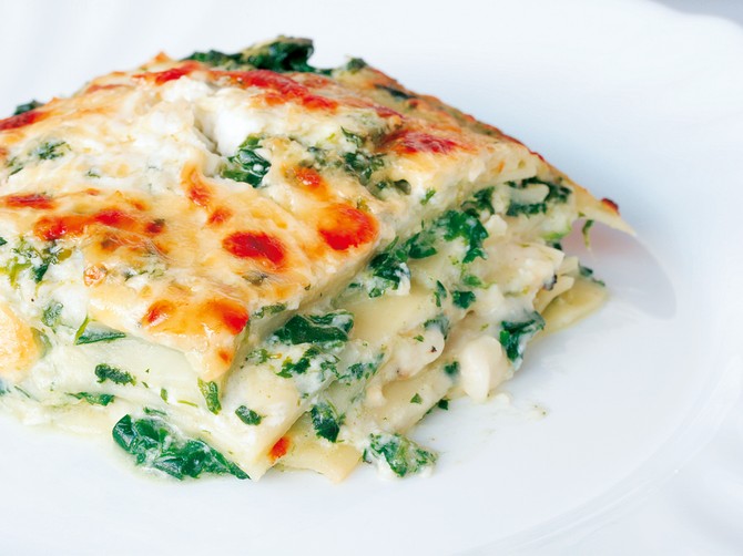 10396_zelena-lazanja-stock-photo-vegetarian-lasagna-with-ricotta-cheese-and-spinach-filling-shutterstock_6258955