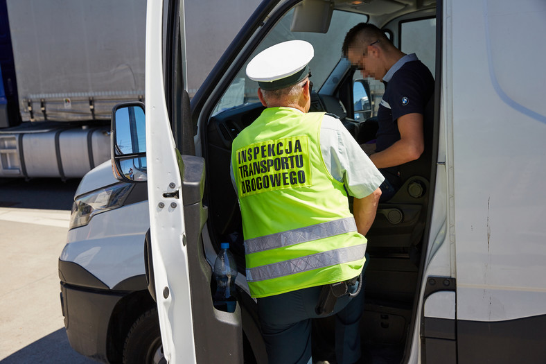 Policja kontroluje przebiegi