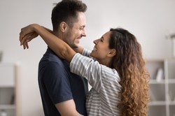 Liga monogamii: ludzie bliżej surykatek i bobrów niż szympansów