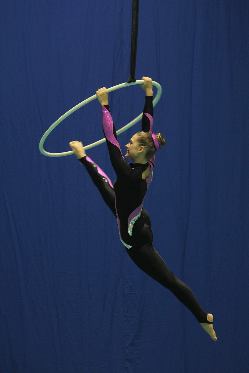 Julia Wojciechowska (17l.) licealistka z Bytomia uprawia akrobatykę powietrzną
