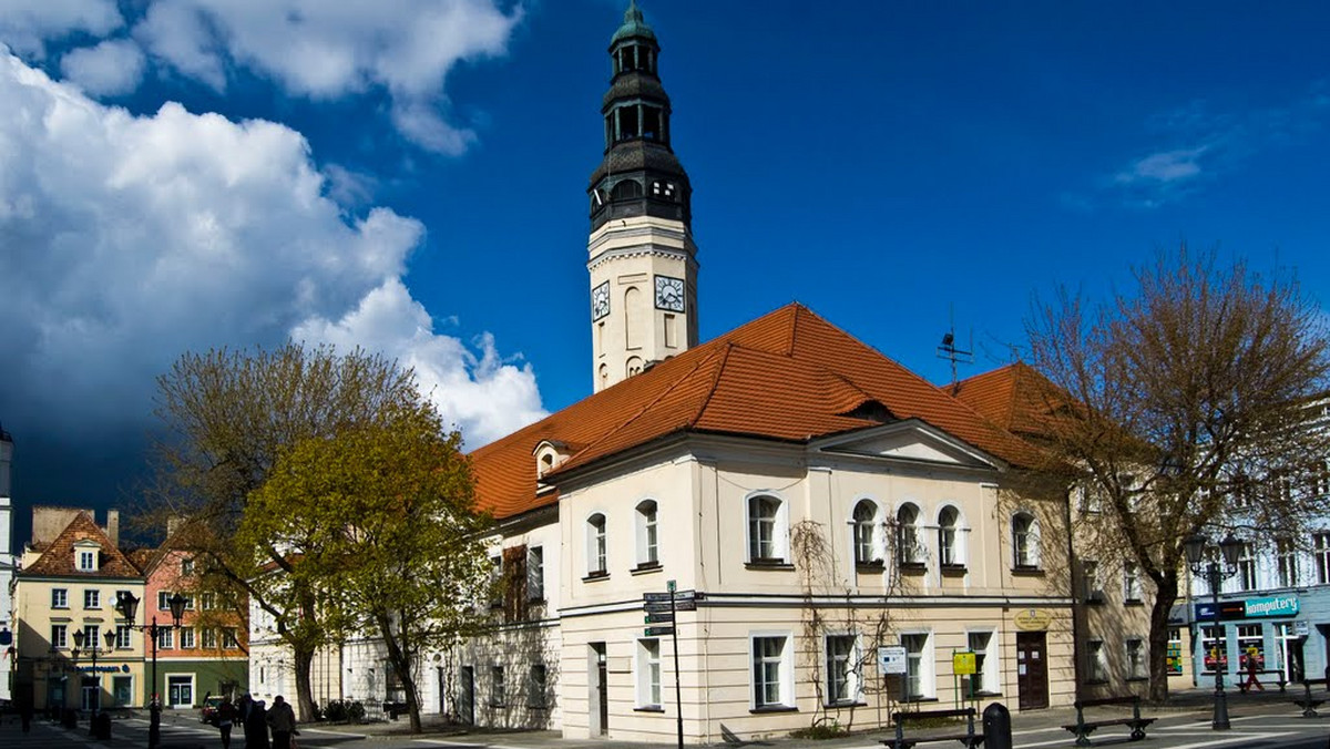 Dziś rektor Uniwersytetu Zielonogórskiego oraz prezydent Zielonej Góry zawarli umowę, w myśl której przez kolejne trzy lata miasto odkupi od uczelni nieruchomości, które nie są jej potrzebne. Wartość umowy opiewa na 12 milionów złotych, o czym informuje Radio Zielona Góra.