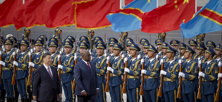 Zakulisowa gra Xi Jinpinga. Mydli oczy pokojem  — i tworzy nowy punkt zapalny na świecie