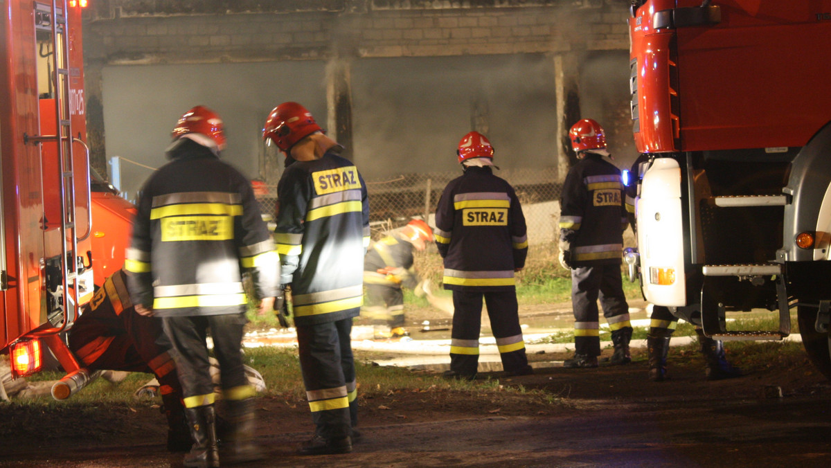Pożar w bloku na osiedlu Piastów w Krakowie nie był przypadkowy – płomienie miały zatrzeć ślady zbrodni. Ogień pojawił się w mieszkaniu na trzecim piętrze minionej nocy, w lokalu znaleziono ciało mężczyzny.