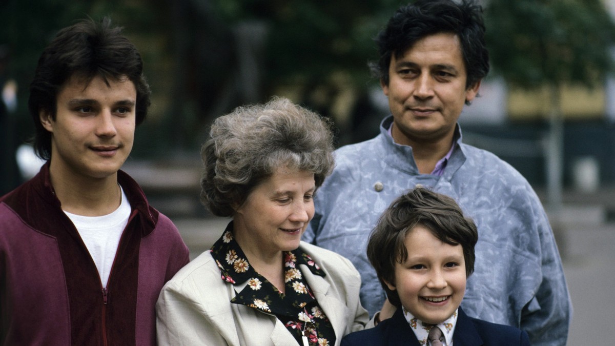 Aleksej Sultanov sa roditeljima i mlađim bratom