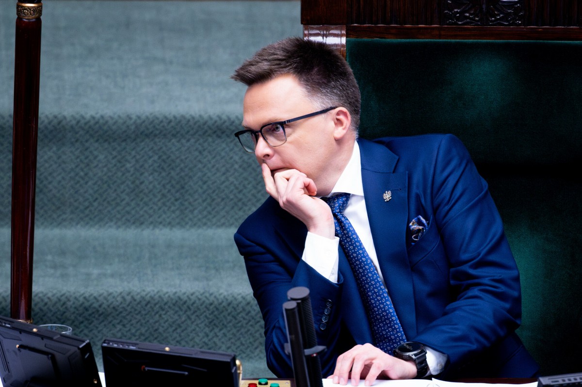 Dramatyczny wynik partii Szymona Hołowni. Traci też Konfederacja [SONDAŻ]