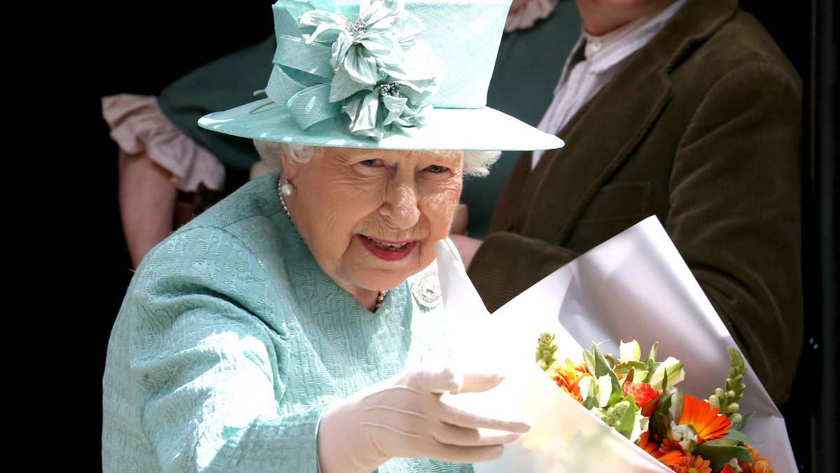 Ksiądz o ostatnich dniach królowej. Elżbieta II dostała od niego prezent