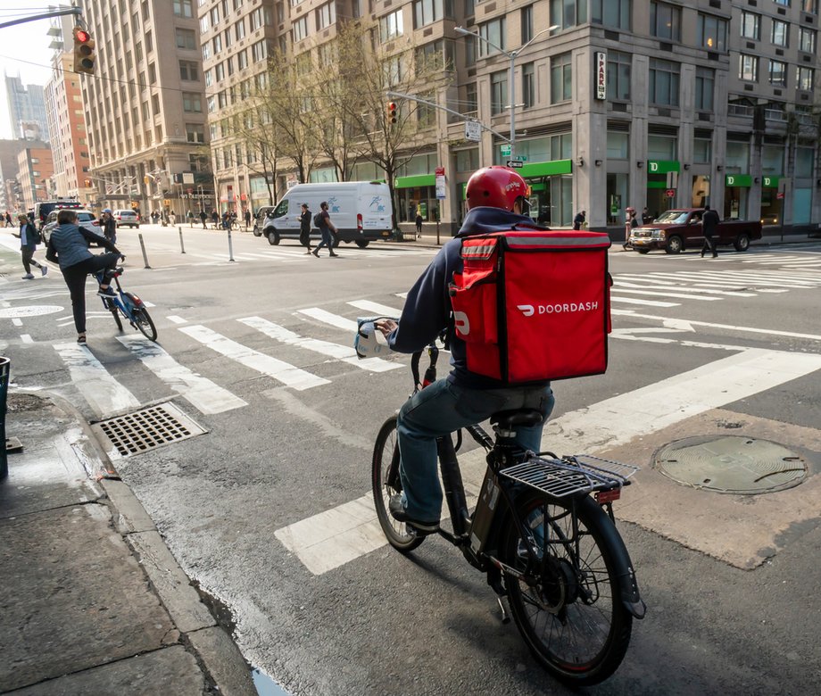 W USA jedną z firm dowożących jedzenie jest DoorDash .