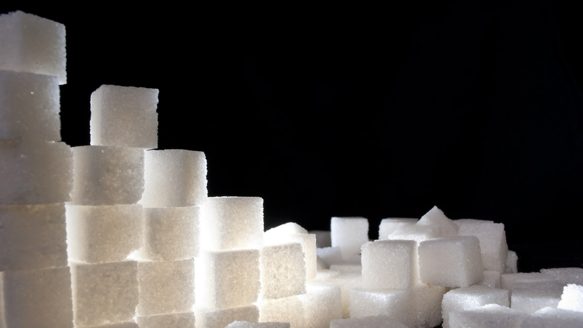 W tym roku Unia Europejska wyprodukuje 18,8 mln ton cukru, czyli o ok. 5,3 mln ton więcej niż wynosi tzw. kwota produkcyjna - wynika z danych Komisji Europejskiej. Nadwyżki cukru powinny być sprzedane poza Unię lub iść na cele przemysłowe.