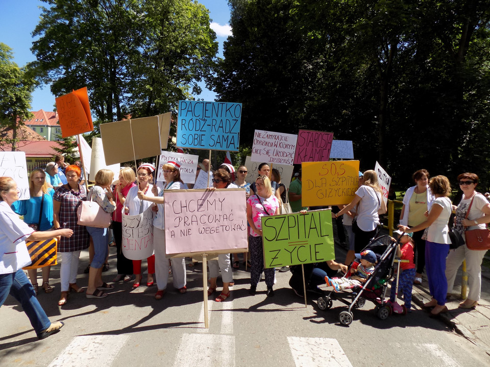 Mieszkańcy Giżycka wyszli na ulice w obronie szpitala