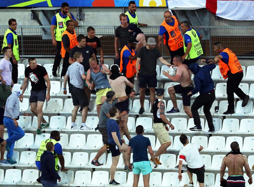 Bitwa rosyjskich i angielskich chuliganów przeniosła się na stadion