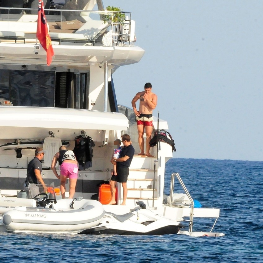 Sofija Milošević i Luka Jović na jahti 