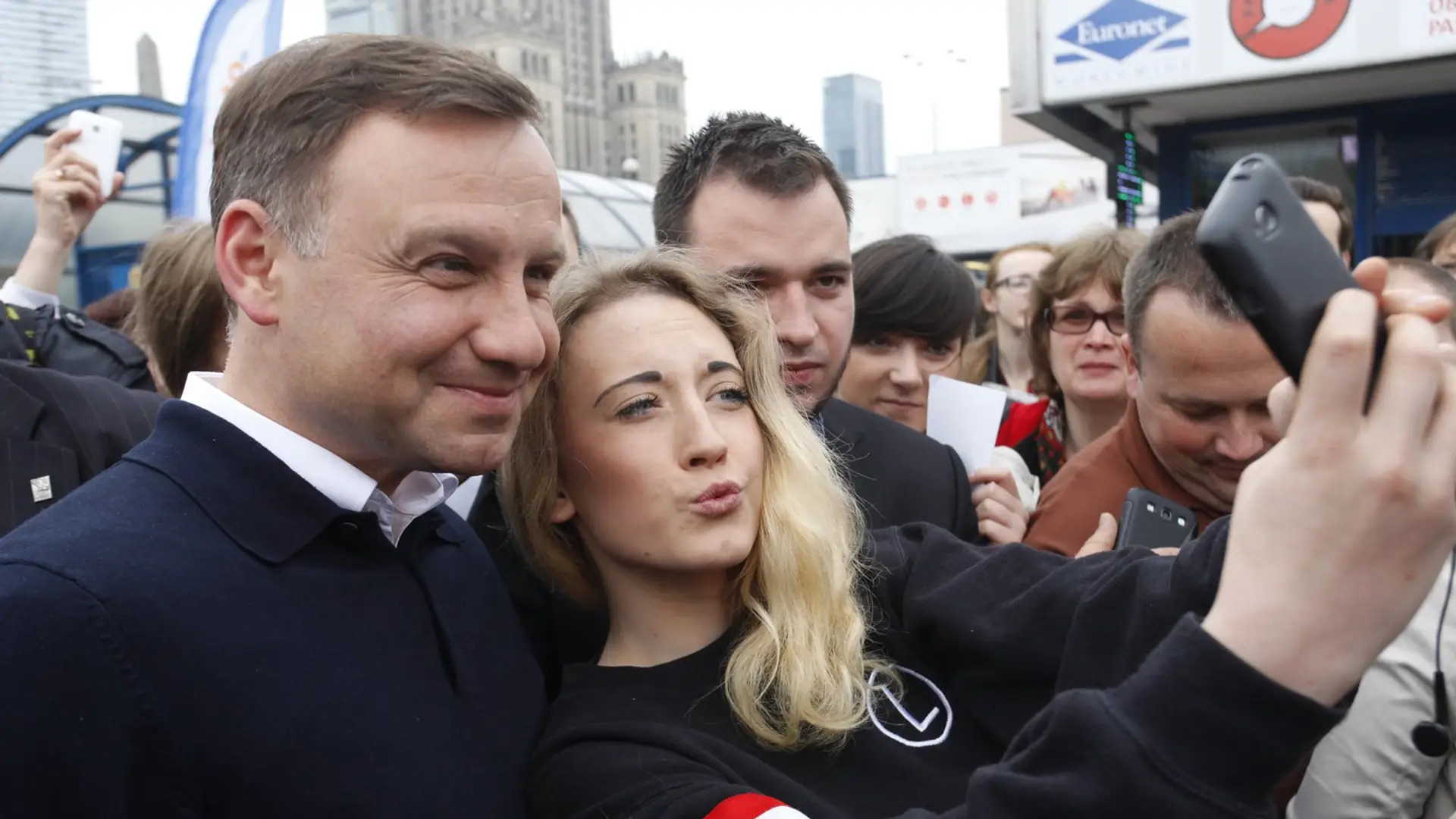 Prezydent Andrzej Duda rozkręca się na Twitterze. Wrzucił dziwne selfie