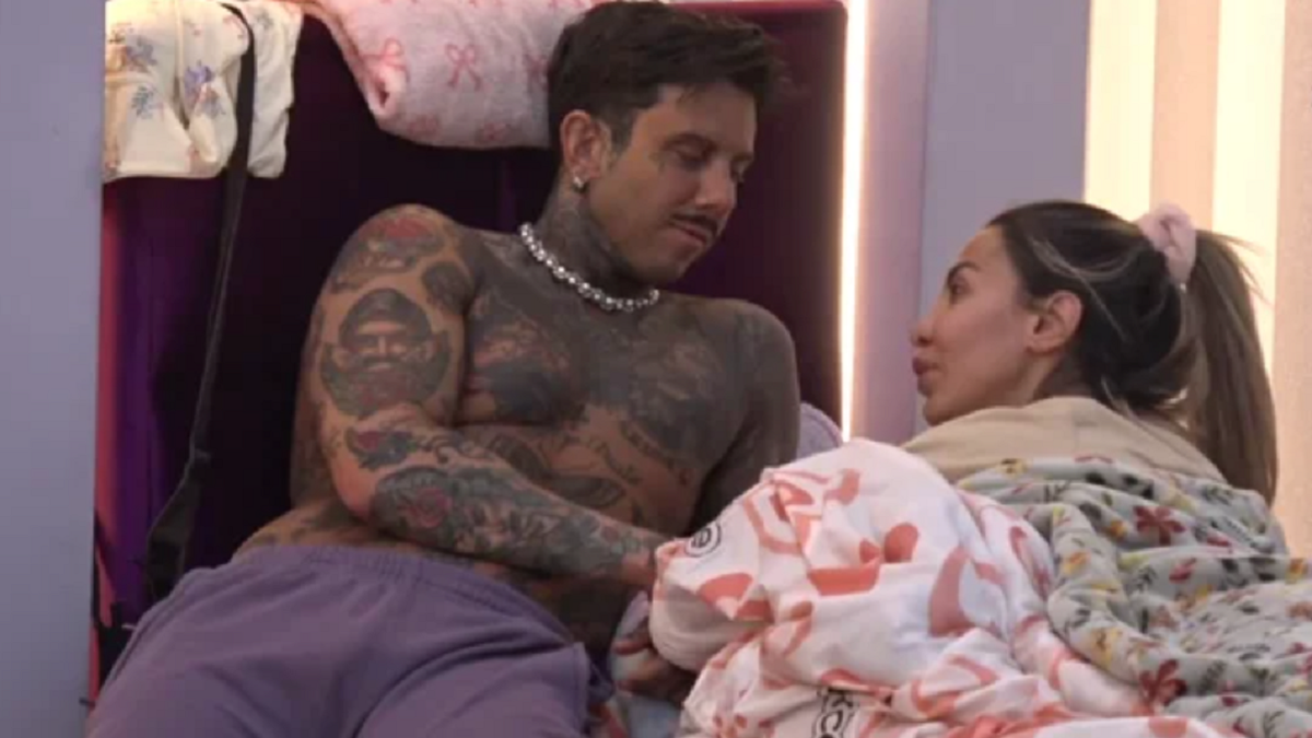 FILIP ULETEO ANELI U KREVET Evo šta je MOLI: Njena reakcija šokirala sve (VIDEO)