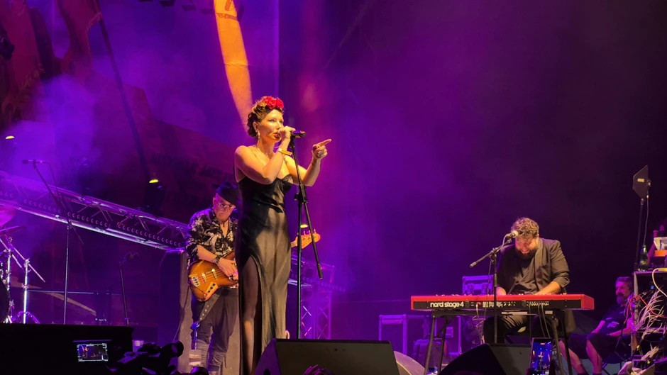 The Amy Winehouse band na Nišvilu