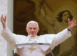 Papież żegna się przed podróżą