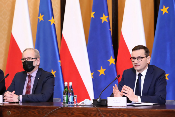 Minister zdrowia Adam Niedzielski i premier Mateusz Morawiecki
