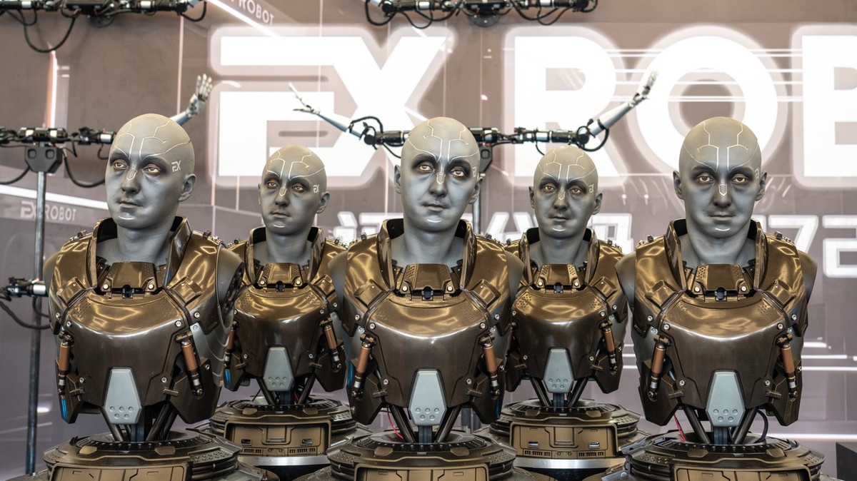 Robotmunkások veszik át az emberek helyét Kínában