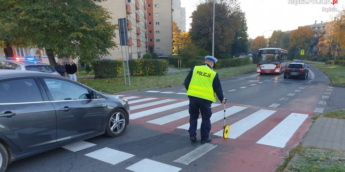 Dramat w Będzinie. Samochód potrącił matkę z córeczką. Rodzina przechodziła przez pasy