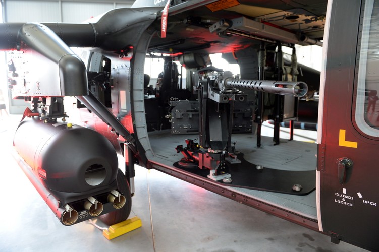 Wstępnemu wyborowi dokonanemu przez MON za koalicji PO-PSL sprzeciwiała się m. in. PiS. Obecny szef MON Antoni Macierewicz pod koniec ub.r. zapowiedział przegląd postępowań związanych z zakupami dla wojska, w tym sprawdzenie, czy przetargu na śmigłowce nie należy powtórzyć. 
<br><br>
huk/ pb/
<br>fot. (cat) PAP/Piotr Polak