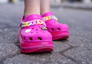 Kroksice imaju prednosti i opasnosti za stopala