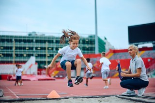 Rada gminy nie może scedować na burmistrza uprawnień do określenia wzoru wniosku o dotację na rozwój sportu
