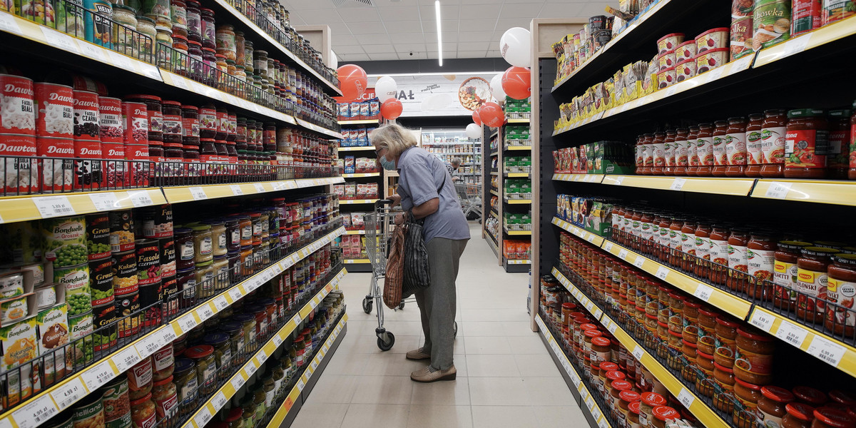Inflacja konsumencka spadła w porównaniu z majem i była niższa od oczekiwań ekonomistów.
