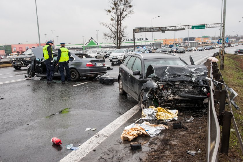 Tragiczny wypadek na węźle bielańskim, tuż przy zjeździe z autostrady